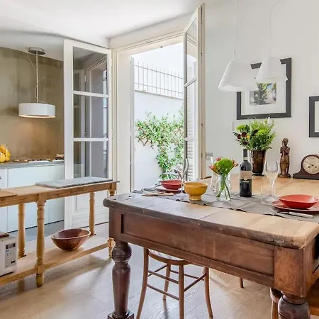 Stylish Terrace On Boboli Gardens Apartment